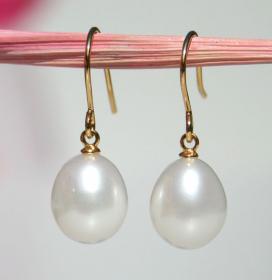 Classic Pearl Drop Earrings on Gold 9-10mm