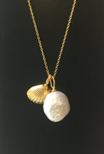 Load image into Gallery viewer, Baroque Pearl Pendant on Gold

